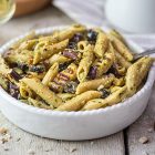 Pasta fredda con melanzane olive e pesto