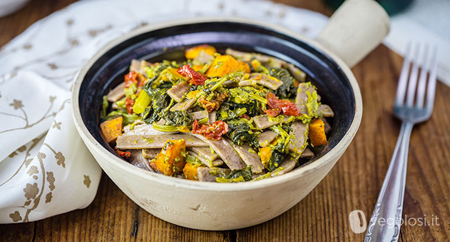 Pizzoccheri alla zucca, cime di rapa e pomodori secchi