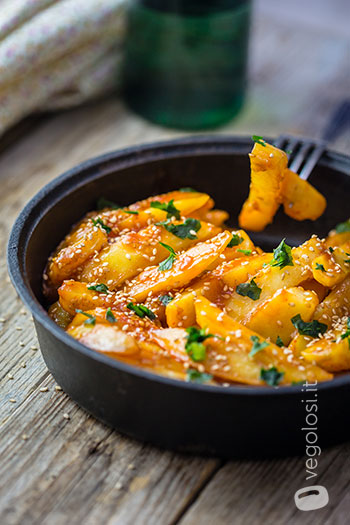 Spadellata di patate con salsa piccante