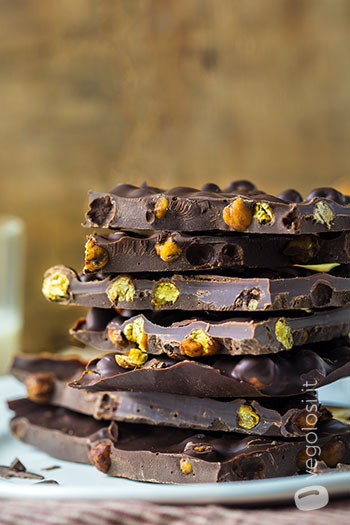 Barrette di cioccolato con ceci arrostiti