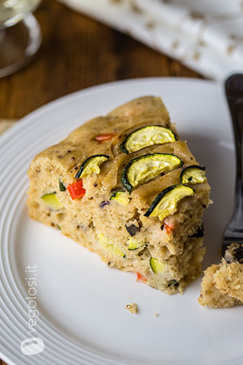 Torta salata vegana soffice alle verdure
