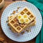 Waffle vegani alle banane e noci pecan