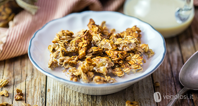 Granola alle banane tahin noci