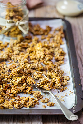 Granola alle banane tahin noci