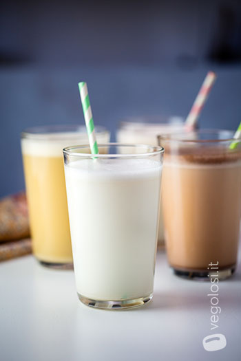 Latte di mandorla istantaneo