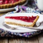 Crostata vegana al cocco e melagrana