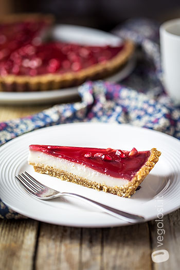 Crostata vegana al cocco e melagrana