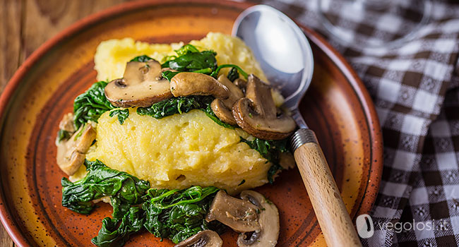 Polenta ai cavolfiori con funghi e spinaci