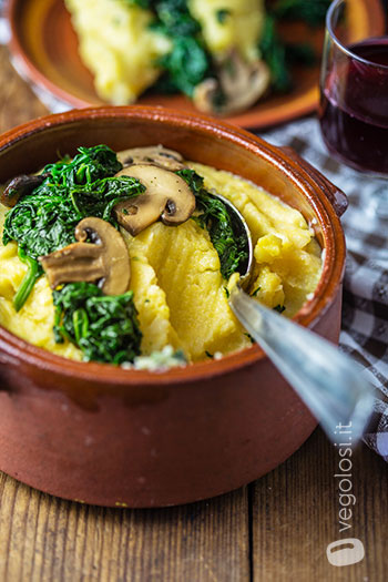 Polenta ai cavolfiori con funghi e spinaci