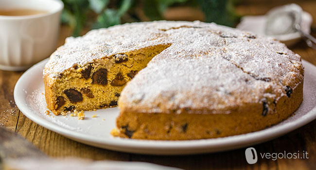 Torta vegan di polenta ai fichi secchi e nocciole