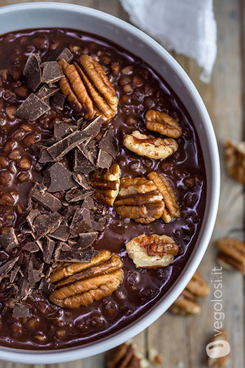 Porridge vegano di grano saraceno al cioccolato speziato
