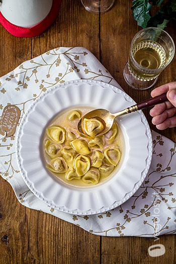 tortellini vegani in brodo