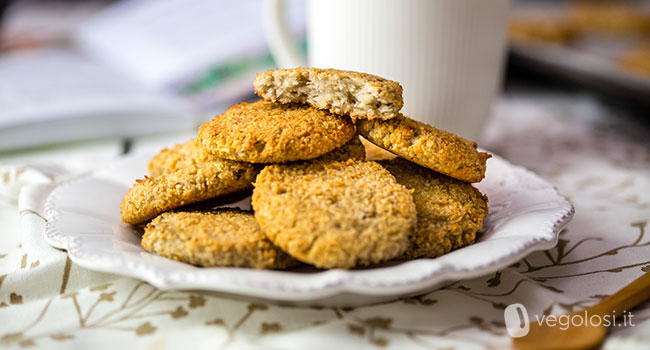 biscotti vegani alla banana senza zucchero e senza glutine