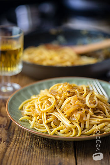 Linguine alle cipolle e paprika
