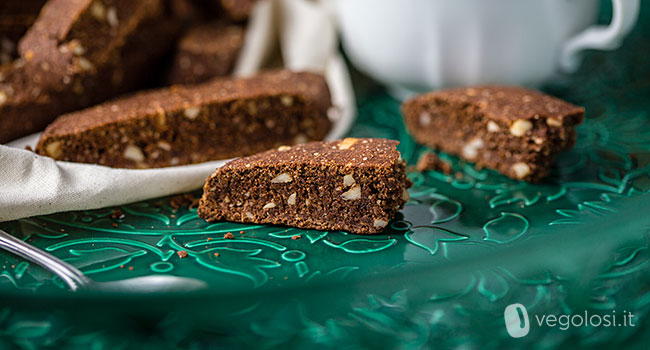 Biscotti vegani senza zucchero cacao e mandorle