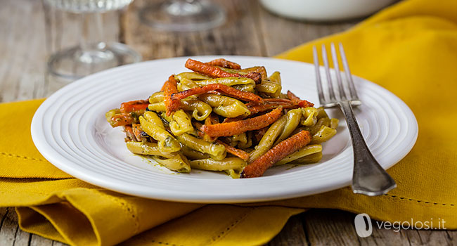 Casarecce al pesto vegetale e carote arrosto