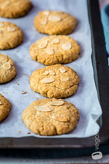 Cookies vegani alle mandorle e cocco