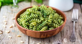 Pesto con foglie di sedano