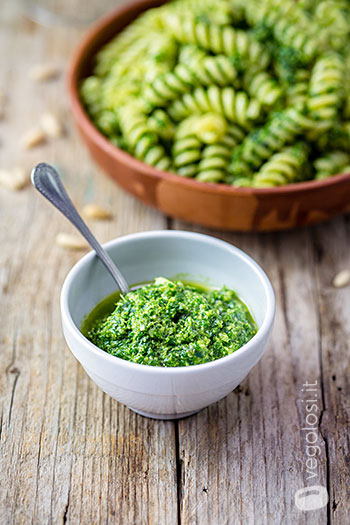 Pesto con foglie di sedano