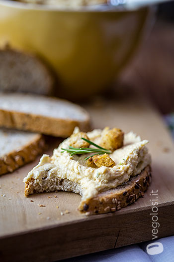Hummus alle patate arrosto e rosmarino