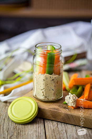 hummus jar con verdure