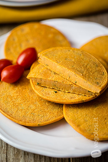 Frittatine di ceci vegan alla senape e pomodoro