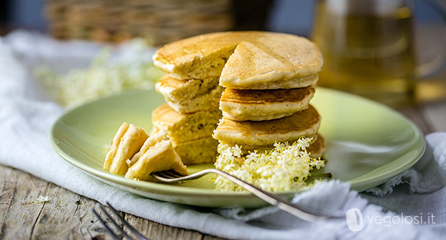 Pancake ai fiori di sambuco