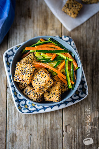tofu impanato al cocco e sesamo nero