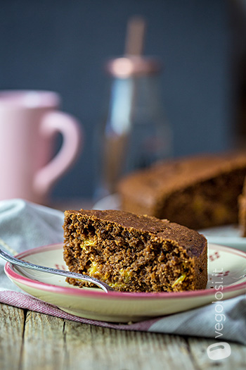 Torta vegan al cioccolato e pesche