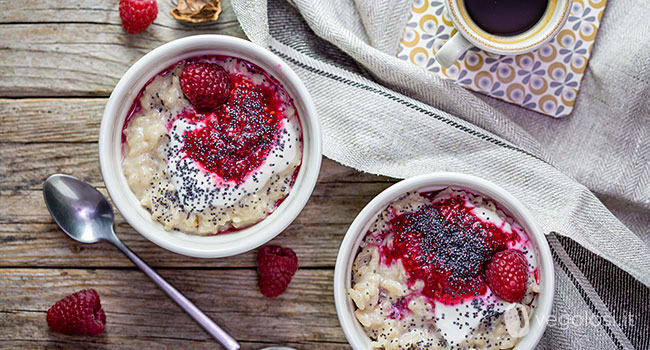 Crema di riso dolce vegan ai lamponi e cocco 