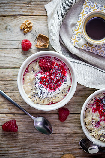 Crema di riso dolce vegan ai lamponi e cocco