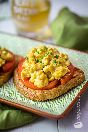 Egg salad vegana (o tempeh strapazzato)