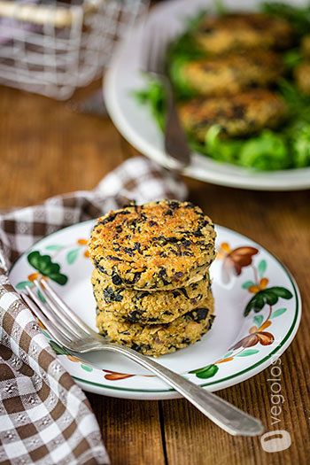 Hamburger vegani di quinoa e cavolo nero