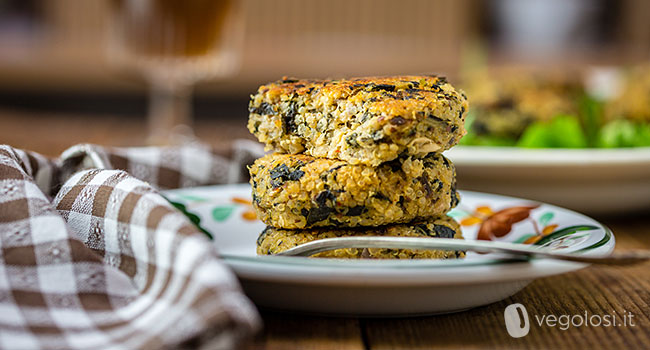 Hamburger vegani di quinoa e cavolo nero