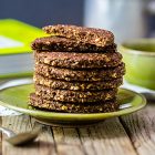 Biscotti vegani d'avena al cacao e nocciole