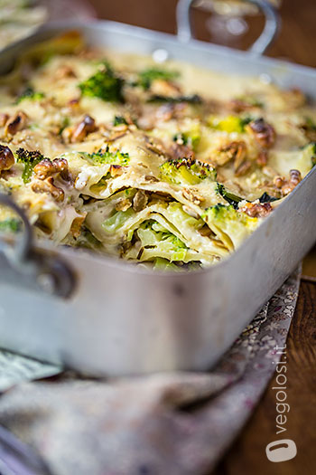 Lasagne vegane ai broccoli, noci e semi di girasole