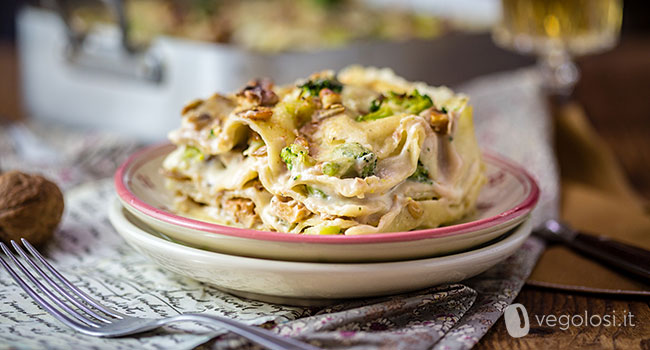 Lasagne vegane ai broccoli, noci e semi di girasole