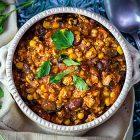 Chili messicano vegan di tofu e fagioli