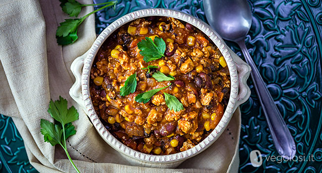 Chili messicano vegan di tofu e fagioli