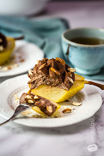 Pere cotte con ricotta di soia al cacao
