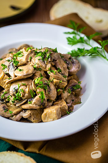 Tempeh con salsa ai funghi e latte di cocco
