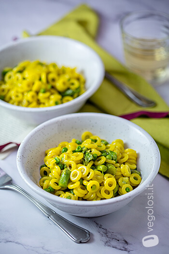 Aneletti agli asparagi, piselli e zafferano