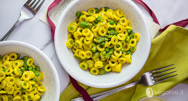 Aneletti agli asparagi, piselli e zafferano