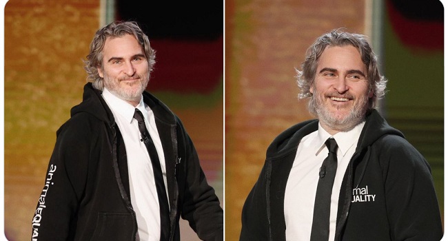 Joaquin Phoenix in felpa ai Golden Globe 2021