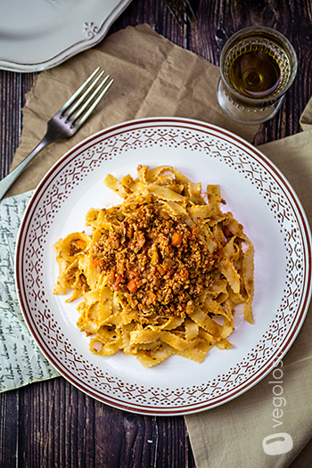 Tagliatelle al ragù di soia
