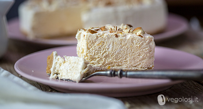 Torta semifreddo vegan alle pesche