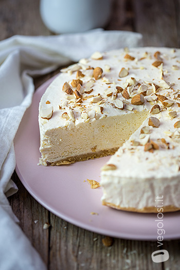 Torta semifreddo vegan alle pesche