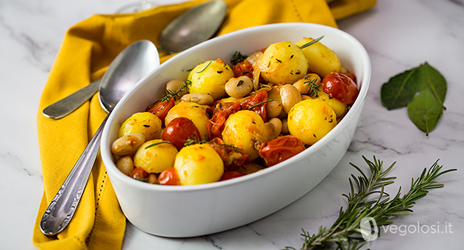 Patate novelle alla mediterranea con fagioli bianchi di Spagna