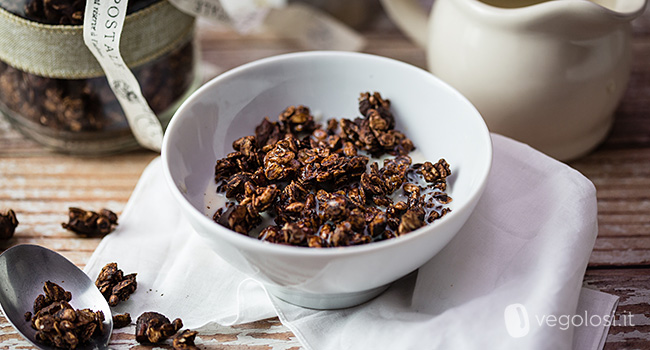 Granola al cioccolato, nocciole e caffè