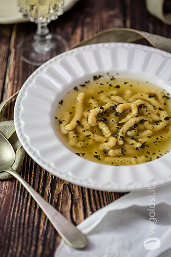Passatelli vegani in brodo